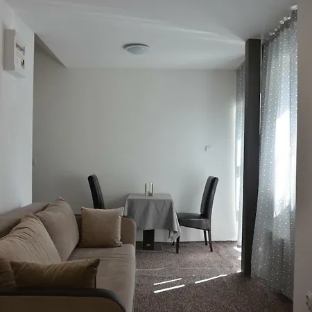 Karlov Pod Pradedem Daire